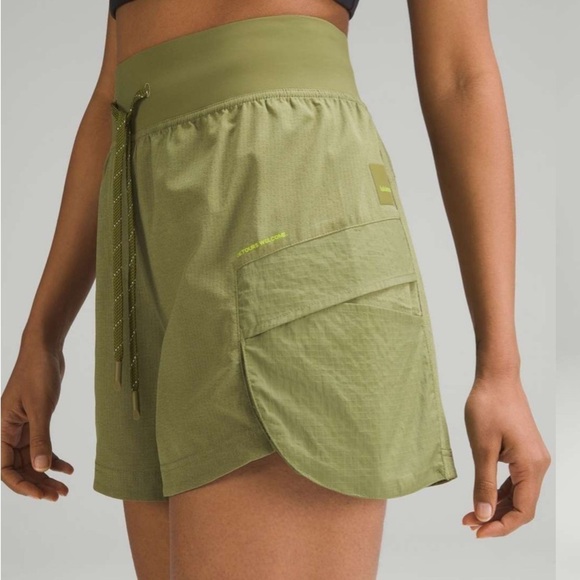 Lululemon WovenAir High-Rise Hiking Short 4"—Great!!  Like New Condition! Size 6 - Picture 2 of 10